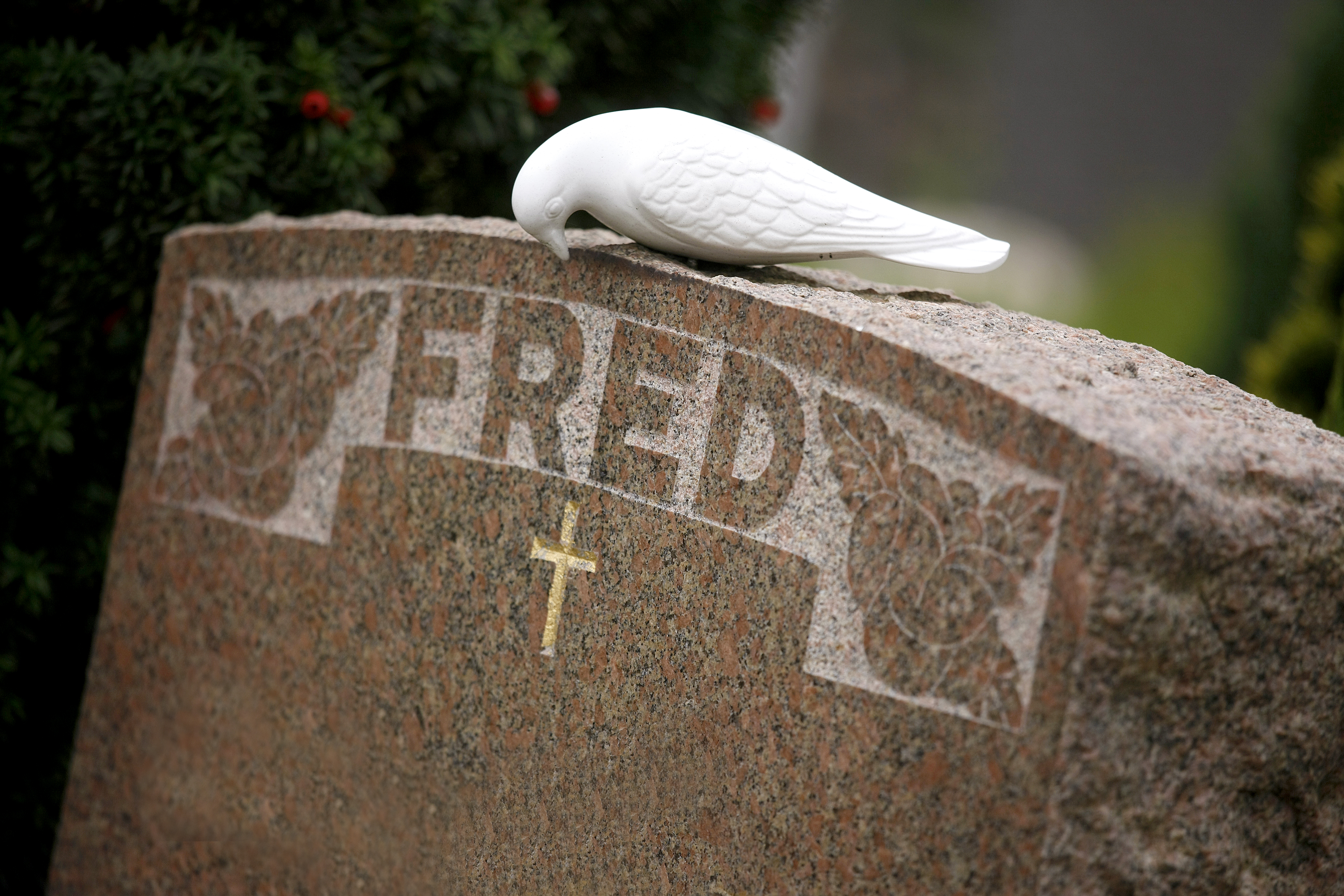 Mindehøjtidlighed 4 maj undenfor Svinø Kirke